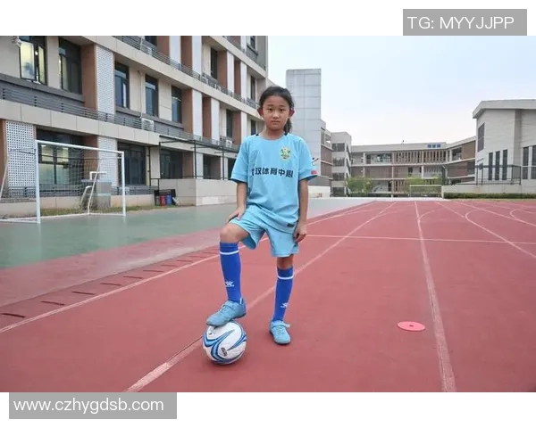 足球巨星的手掌特写揭秘 揭示运动员力量与技巧的独特象征